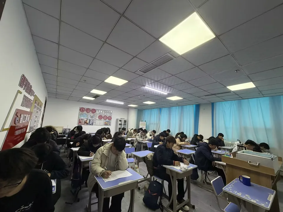 创江教育课堂周考月考常态化推进